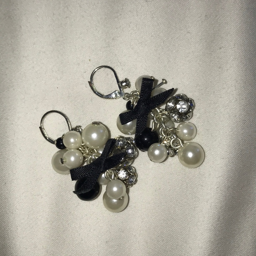 Pearl bow and glow earrings